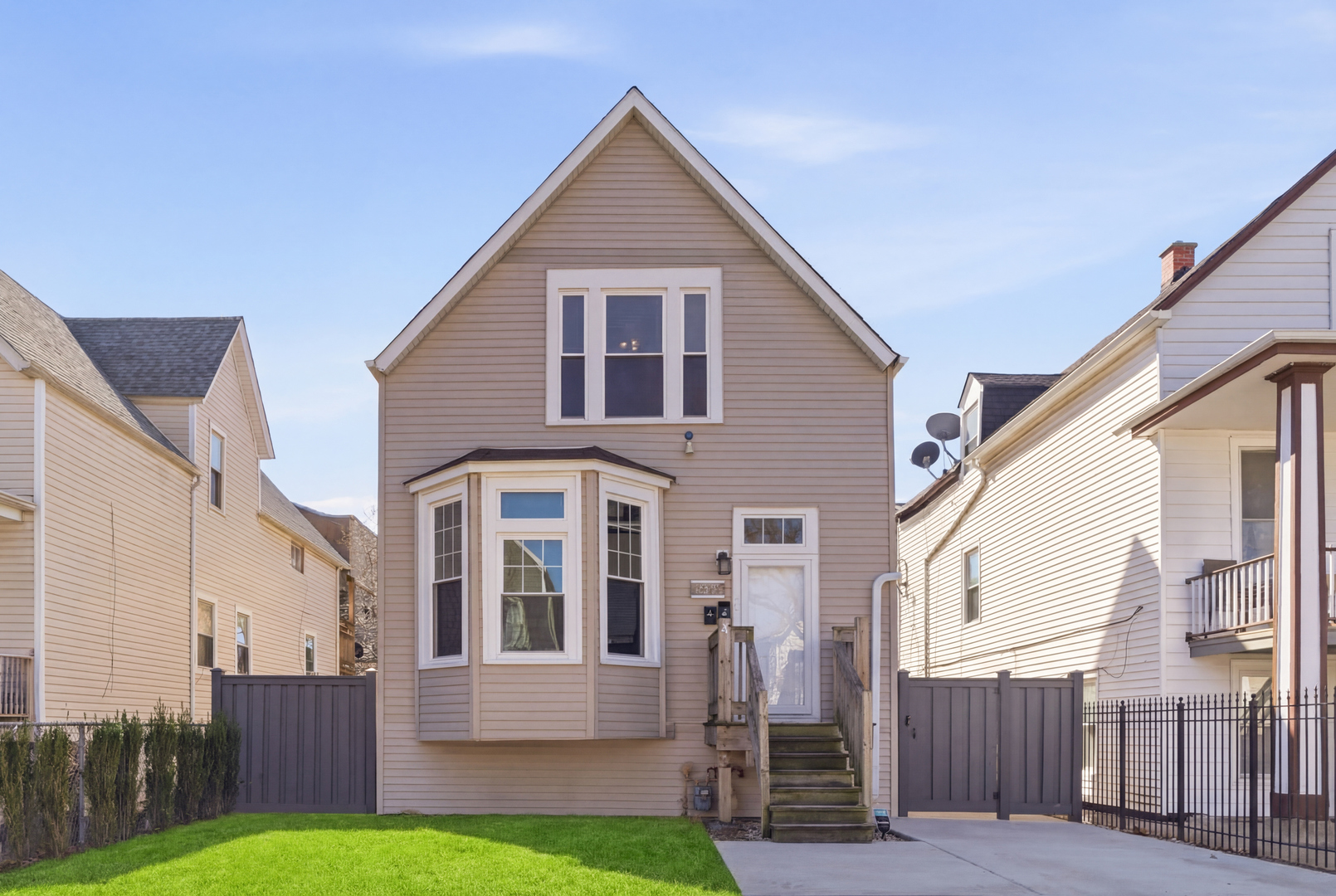 3645 W McLean Avenue #2, Chicago, IL 60647