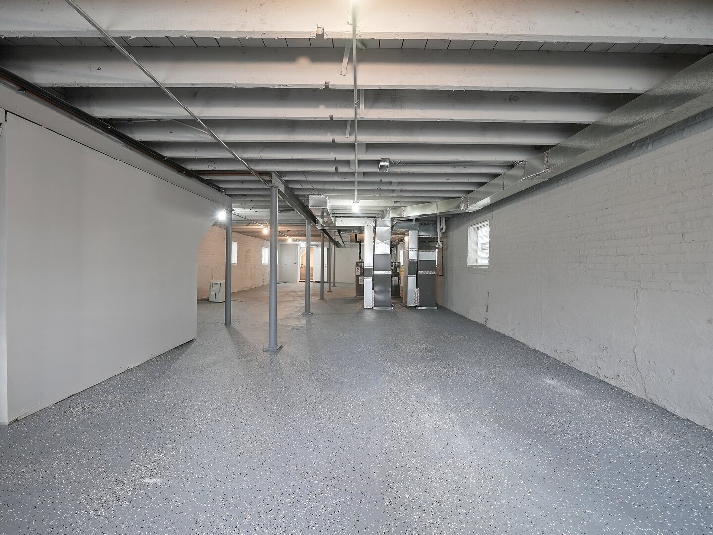 8722 S Kingston Avenue, Chicago, IL 60617