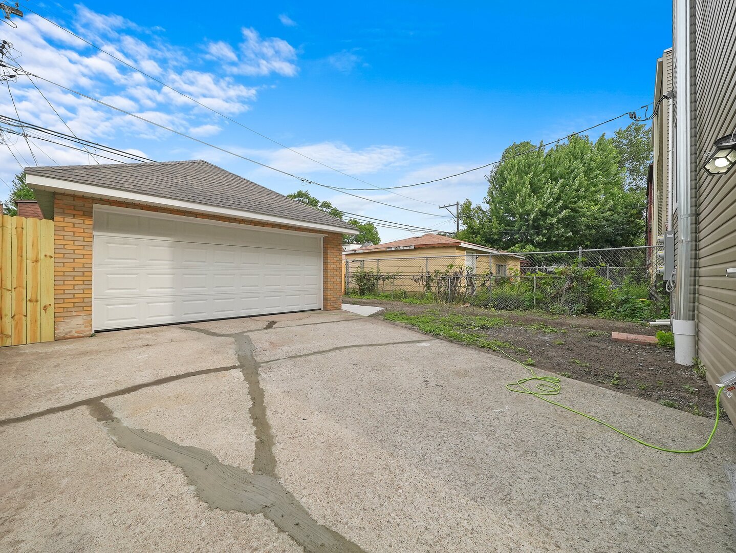 8722 S Kingston Avenue, Chicago, IL 60617