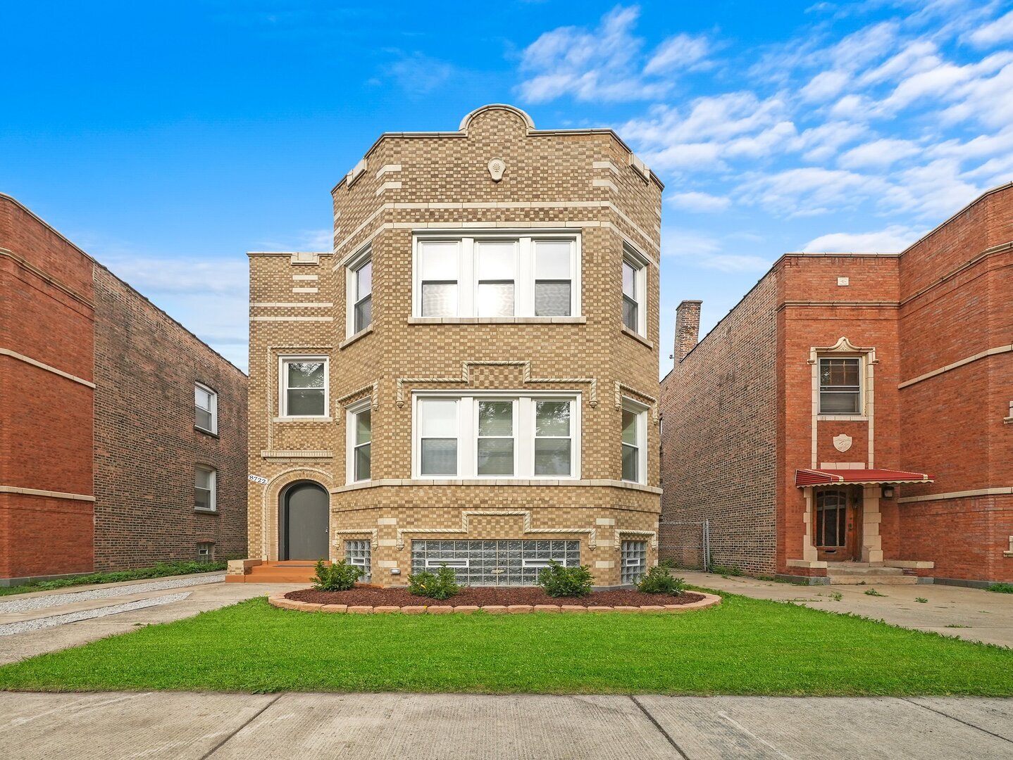 8722 S Kingston Avenue, Chicago, IL 60617
