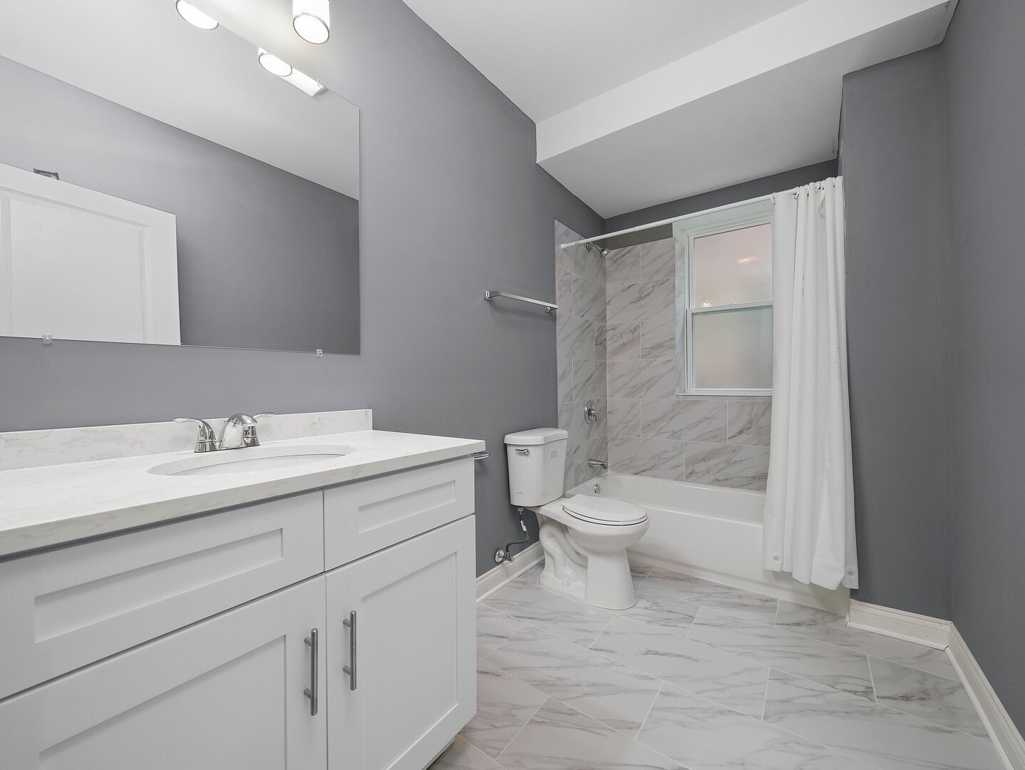 8722 S Kingston Avenue, Chicago, IL 60617