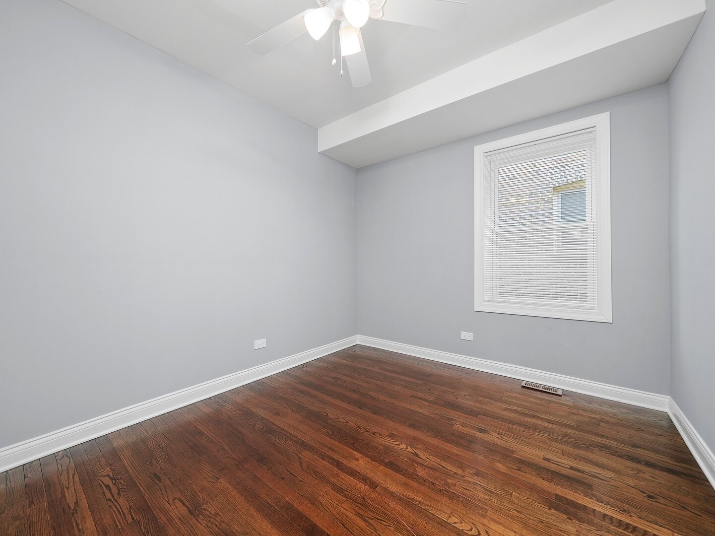 8722 S Kingston Avenue, Chicago, IL 60617