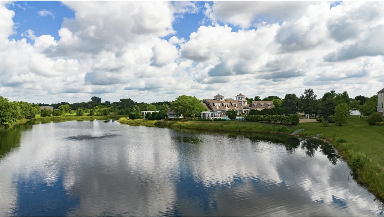 183 Lakeshore Drive, Oswego, IL 60543