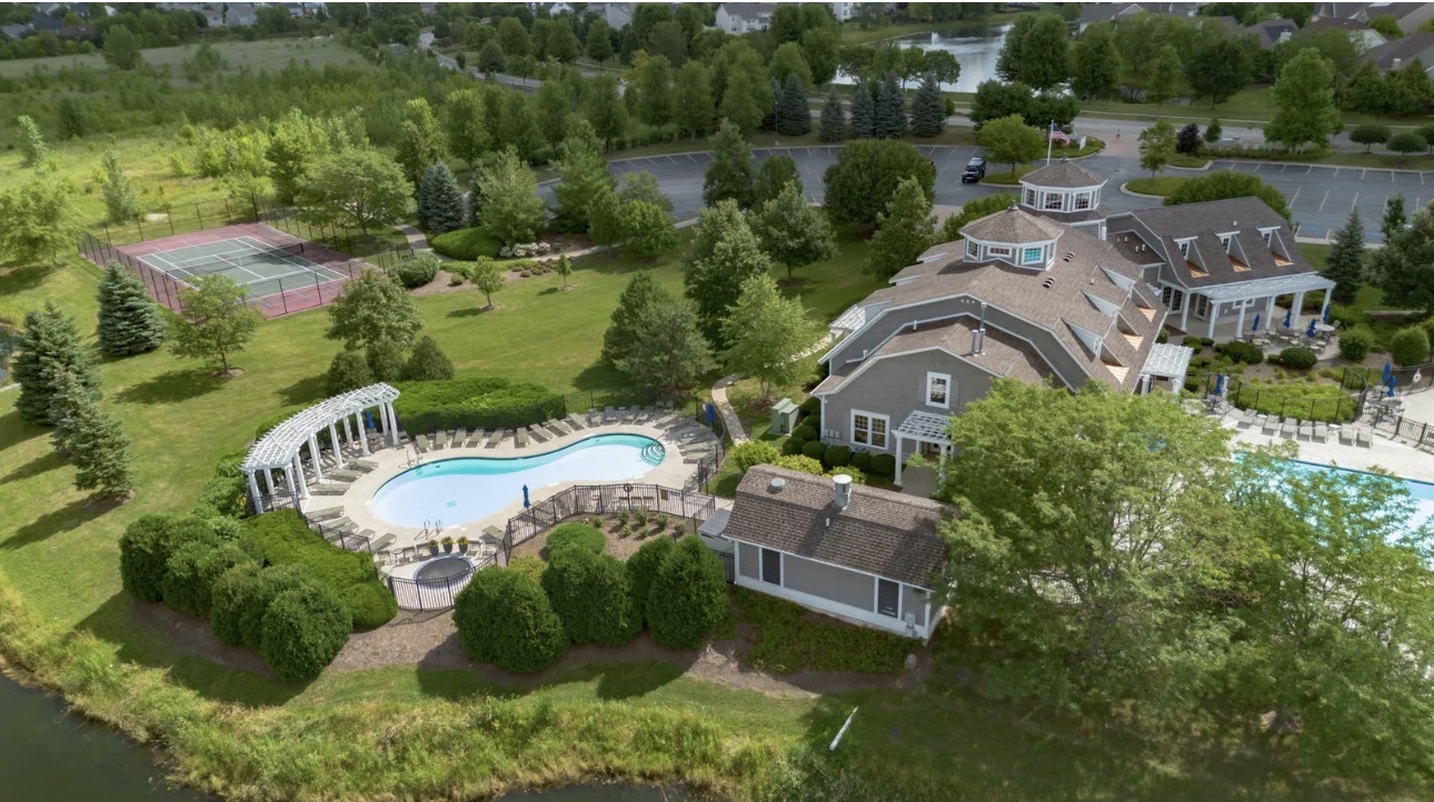 183 Lakeshore Drive, Oswego, IL 60543