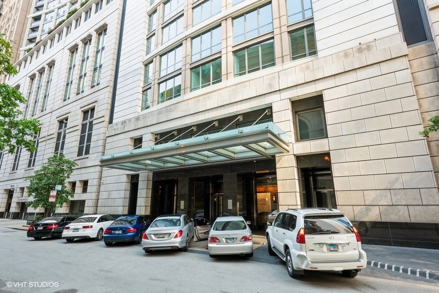 130 N Garland Court #2708, Chicago, IL 60602