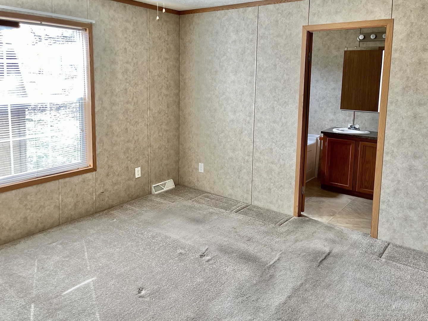 617 6th Street, Bloomington, IL 61704