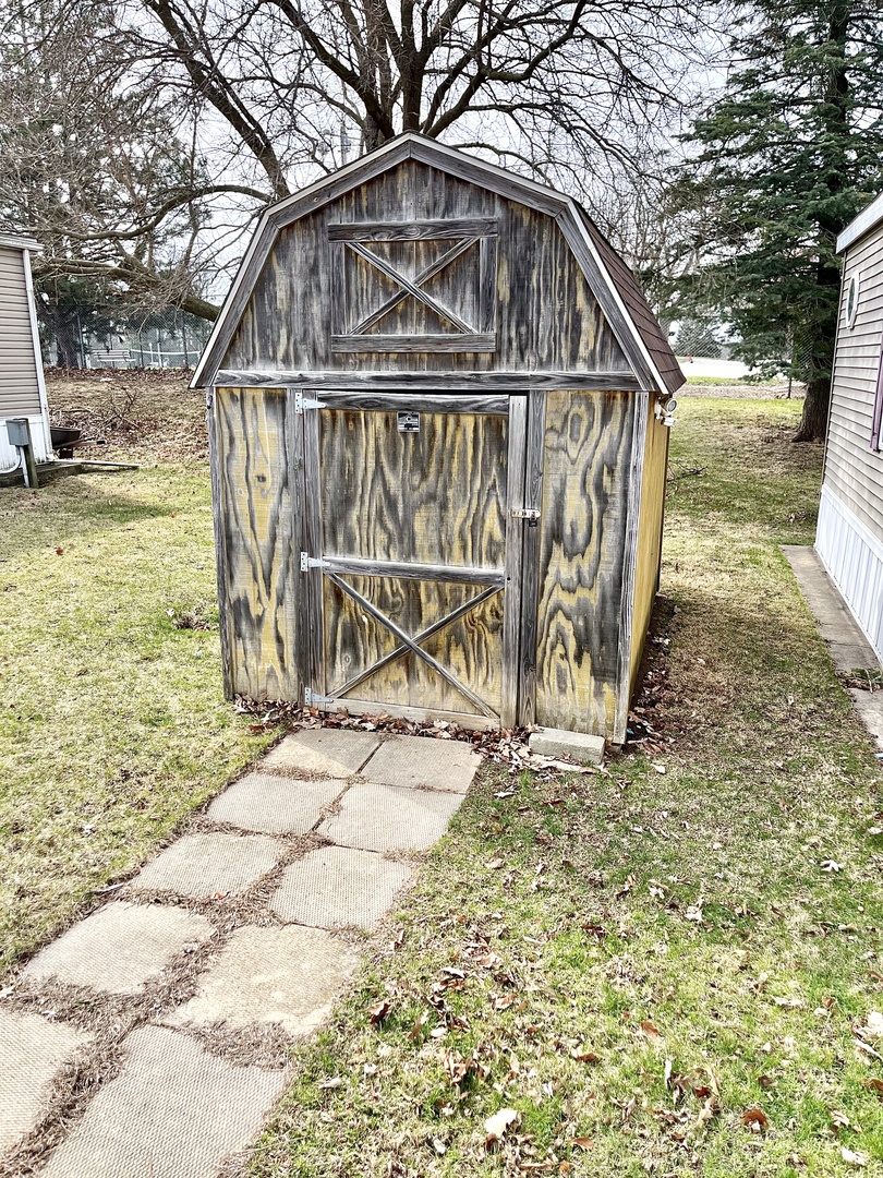 617 6th Street, Bloomington, IL 61704