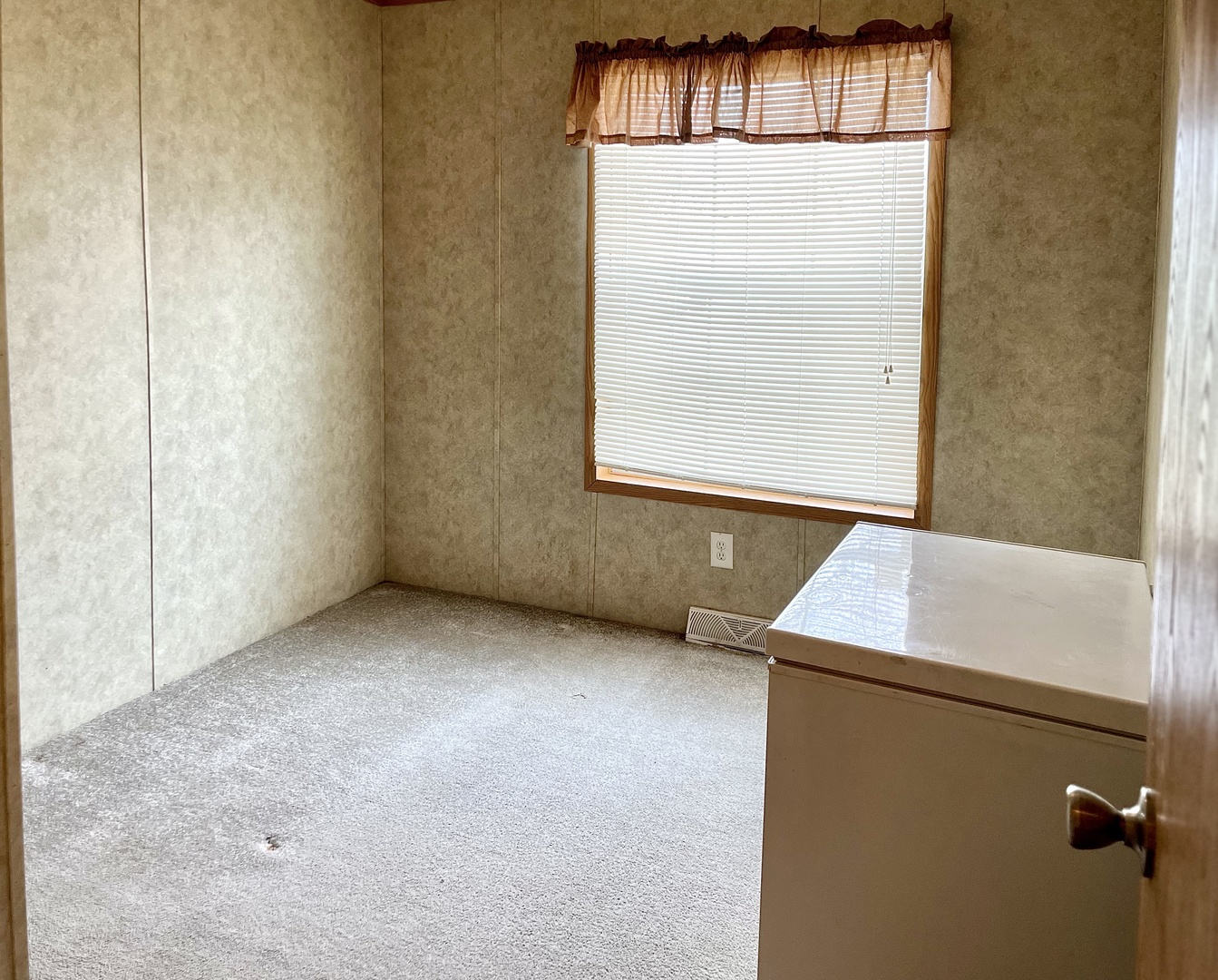 617 6th Street, Bloomington, IL 61704