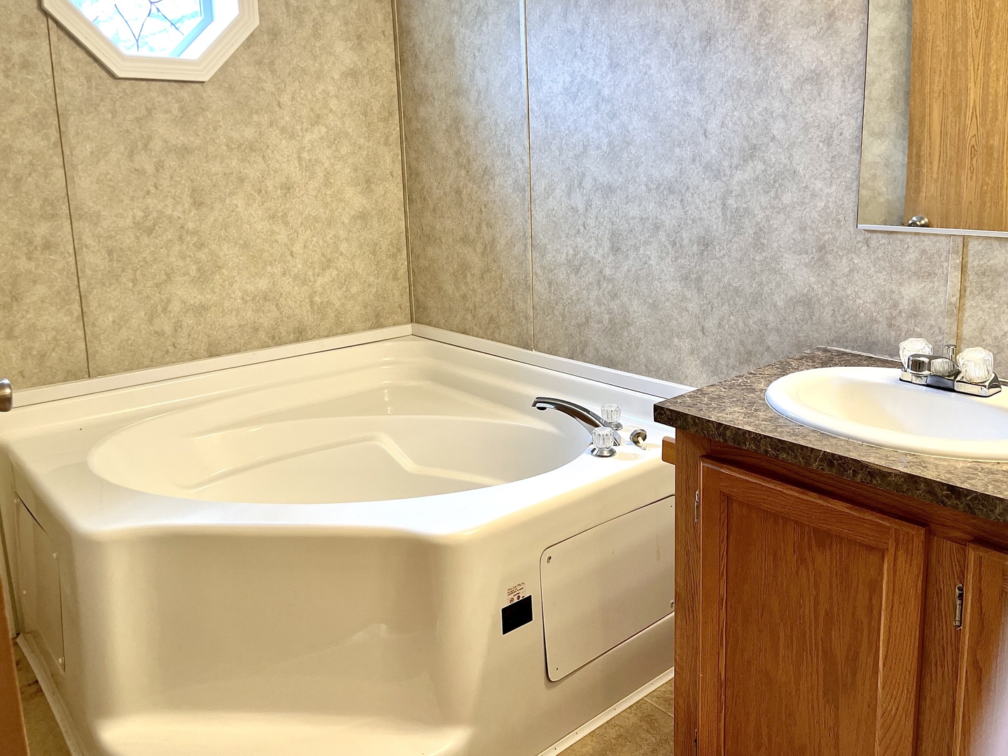 617 6th Street, Bloomington, IL 61704