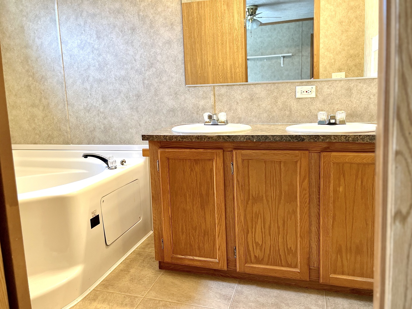 617 6th Street, Bloomington, IL 61704