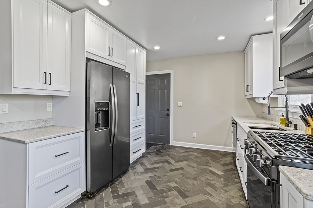 17528 Woodbrook Lane, Lockport, IL 60441