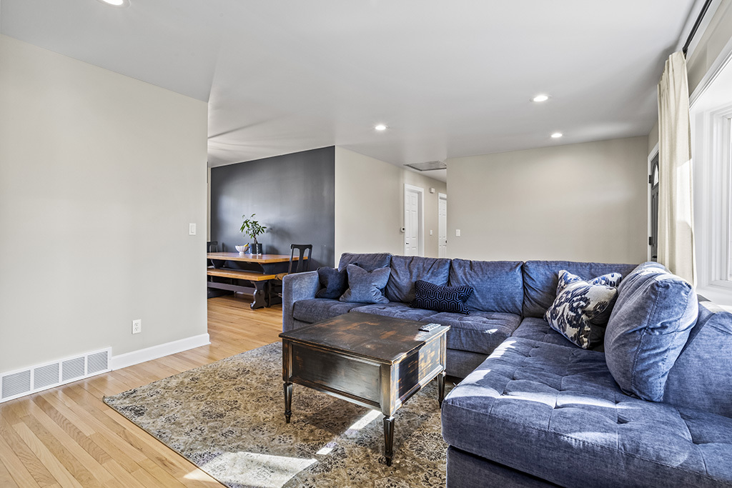 17528 Woodbrook Lane, Lockport, IL 60441