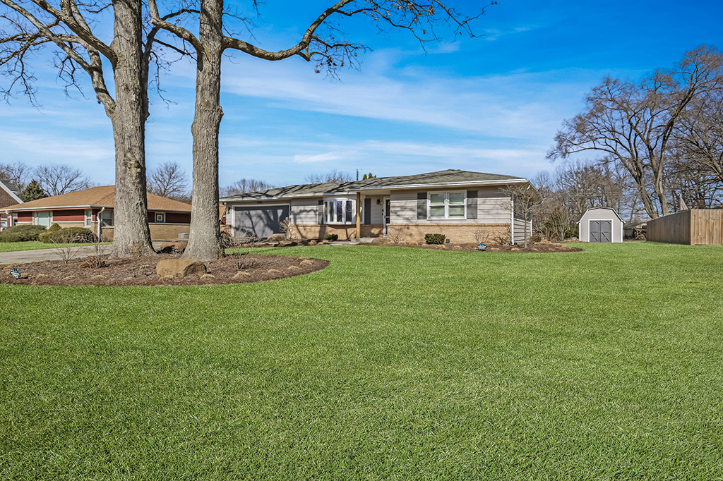 17528 Woodbrook Lane, Lockport, IL 60441