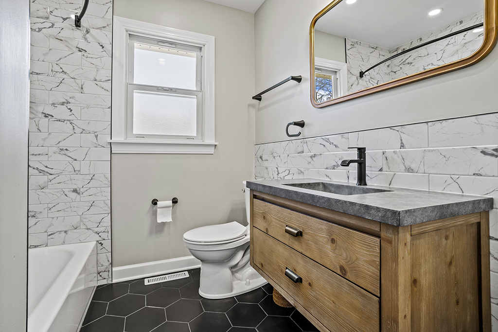 17528 Woodbrook Lane, Lockport, IL 60441