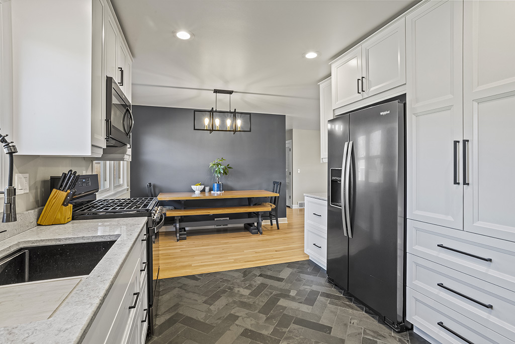 17528 Woodbrook Lane, Lockport, IL 60441