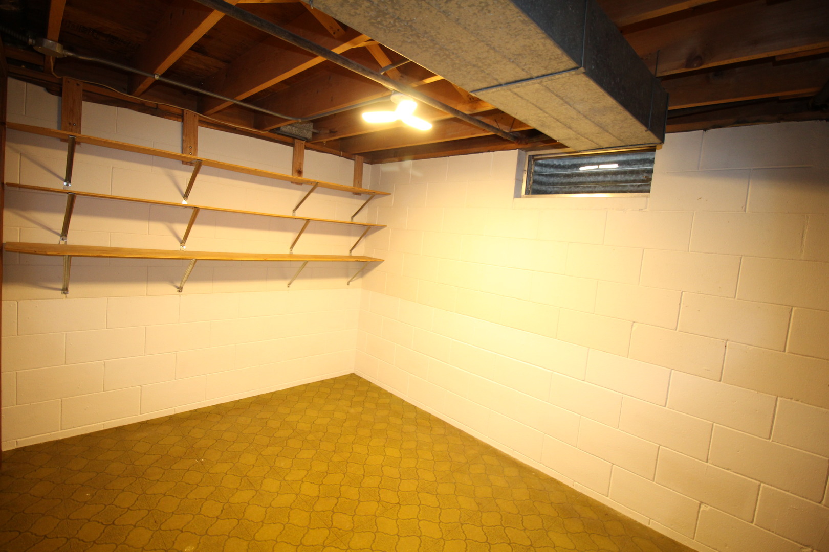 221 Mays Drive, Bloomington, IL 61701