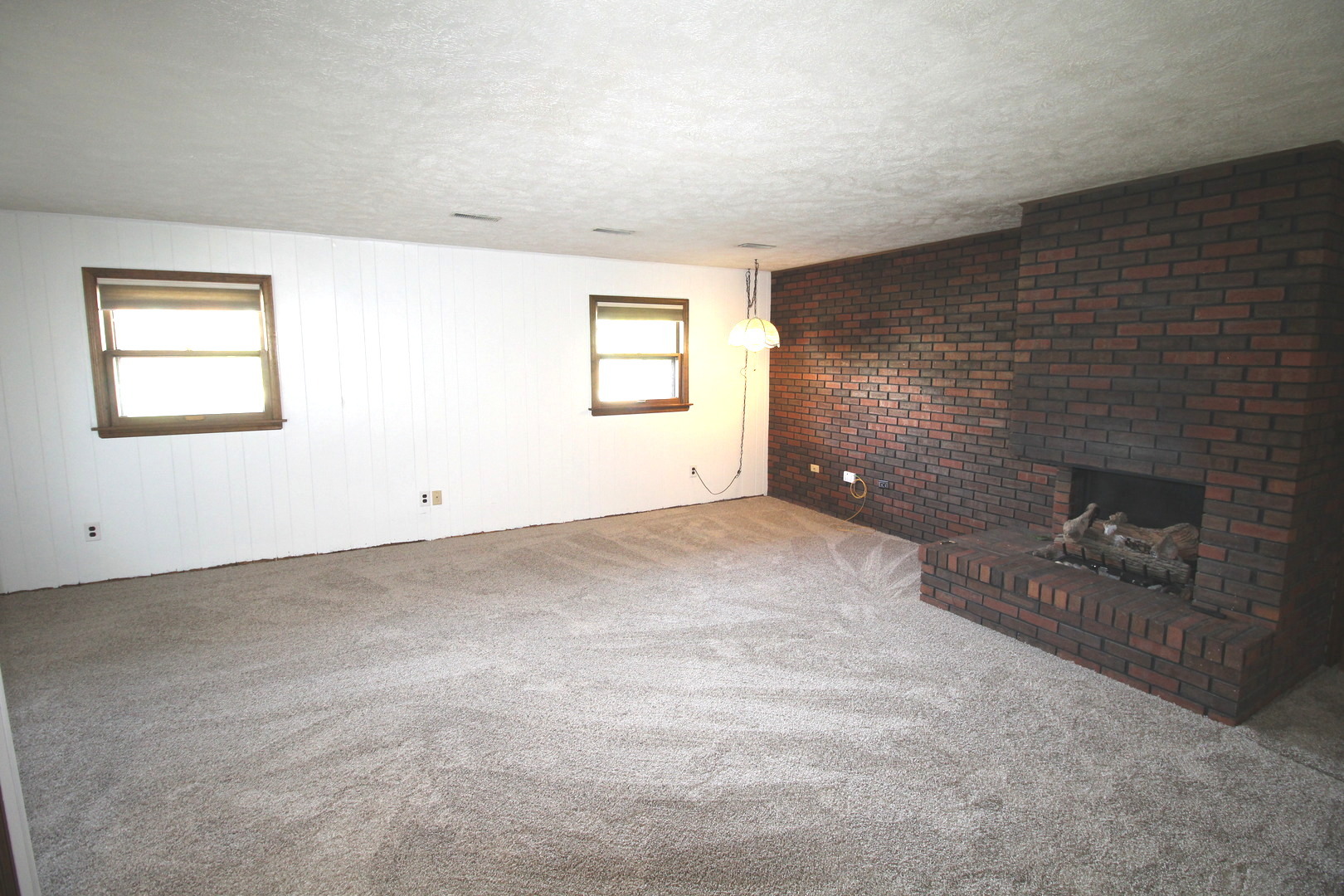 221 Mays Drive, Bloomington, IL 61701