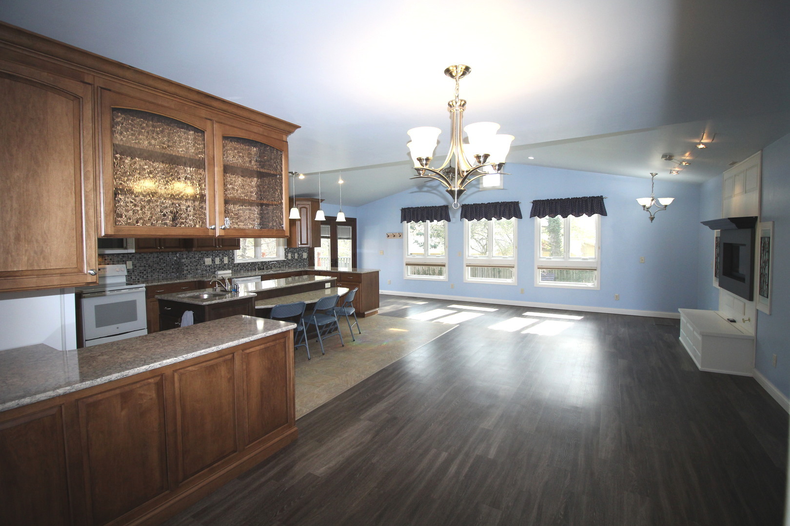 221 Mays Drive, Bloomington, IL 61701