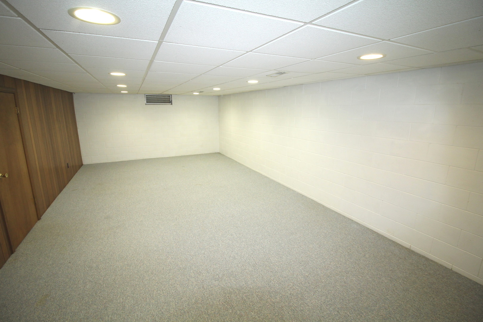 221 Mays Drive, Bloomington, IL 61701