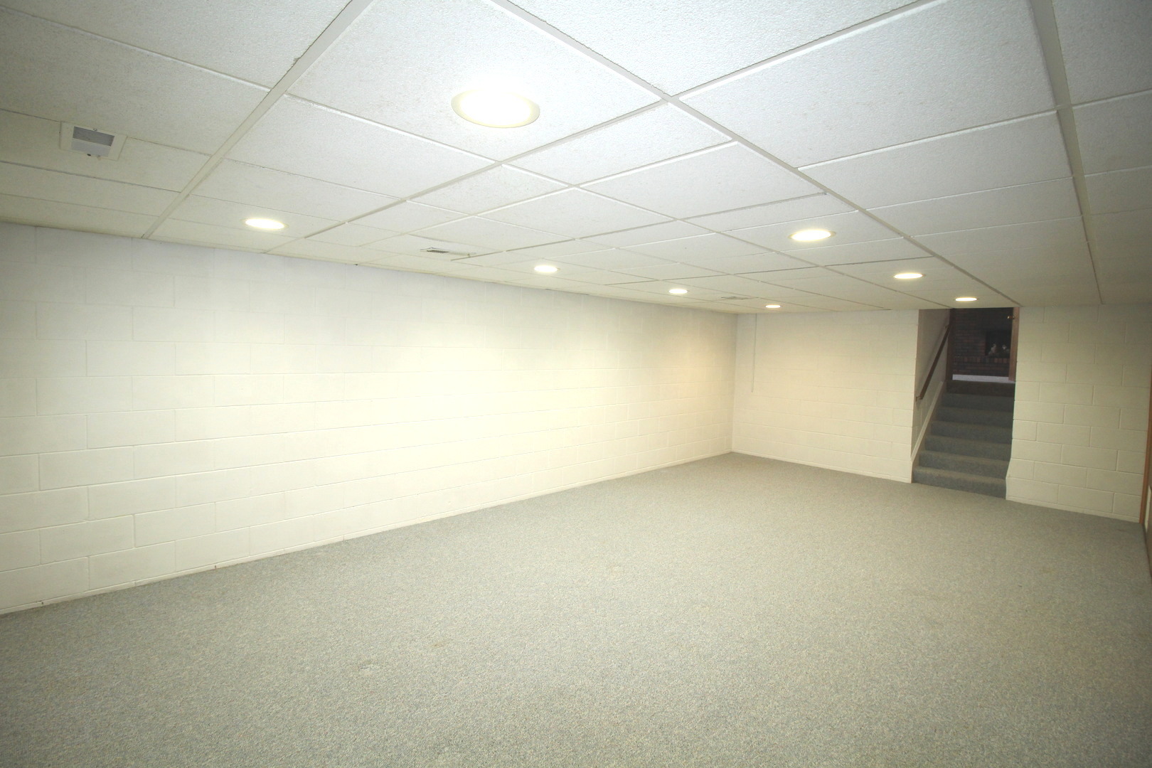 221 Mays Drive, Bloomington, IL 61701