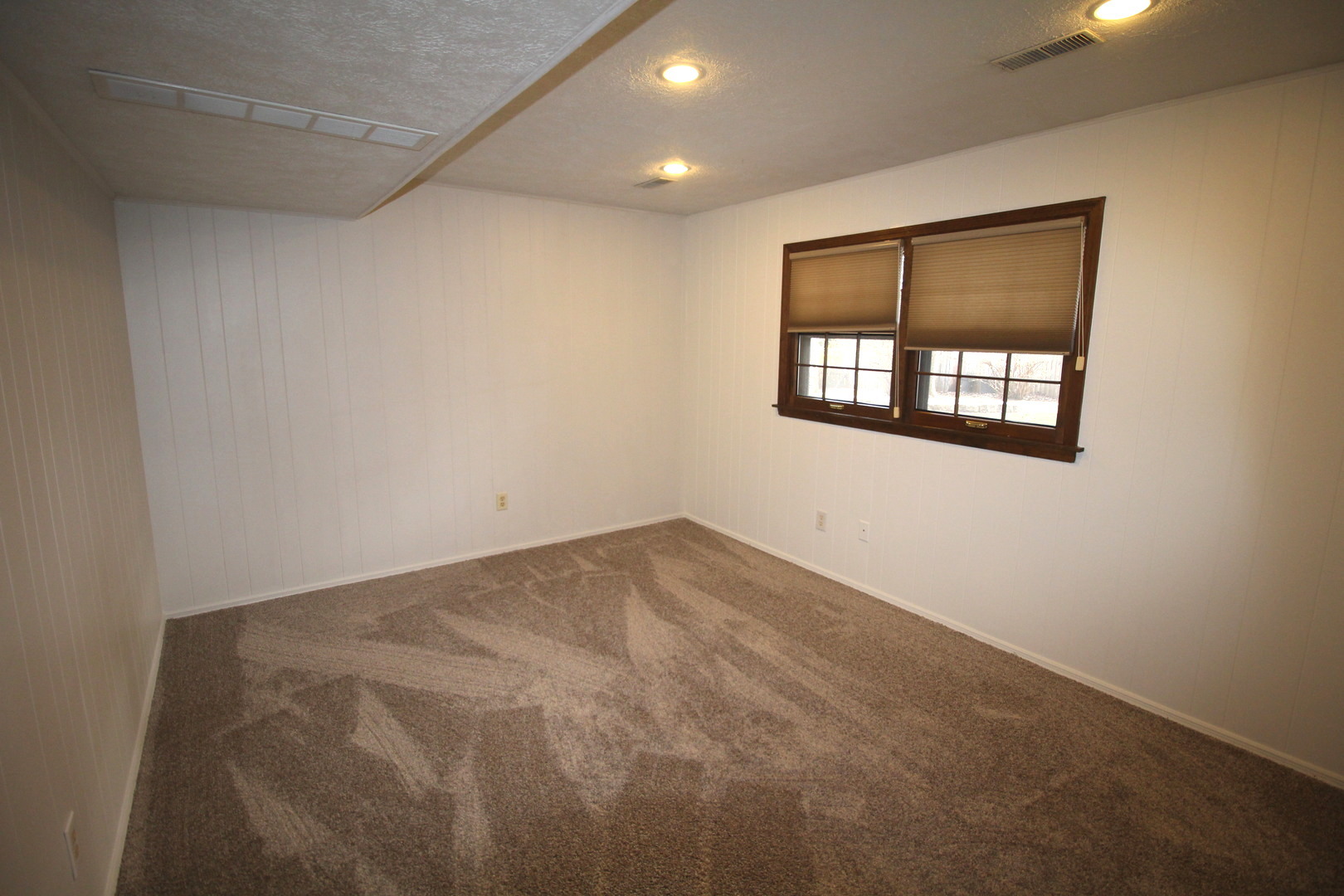 221 Mays Drive, Bloomington, IL 61701