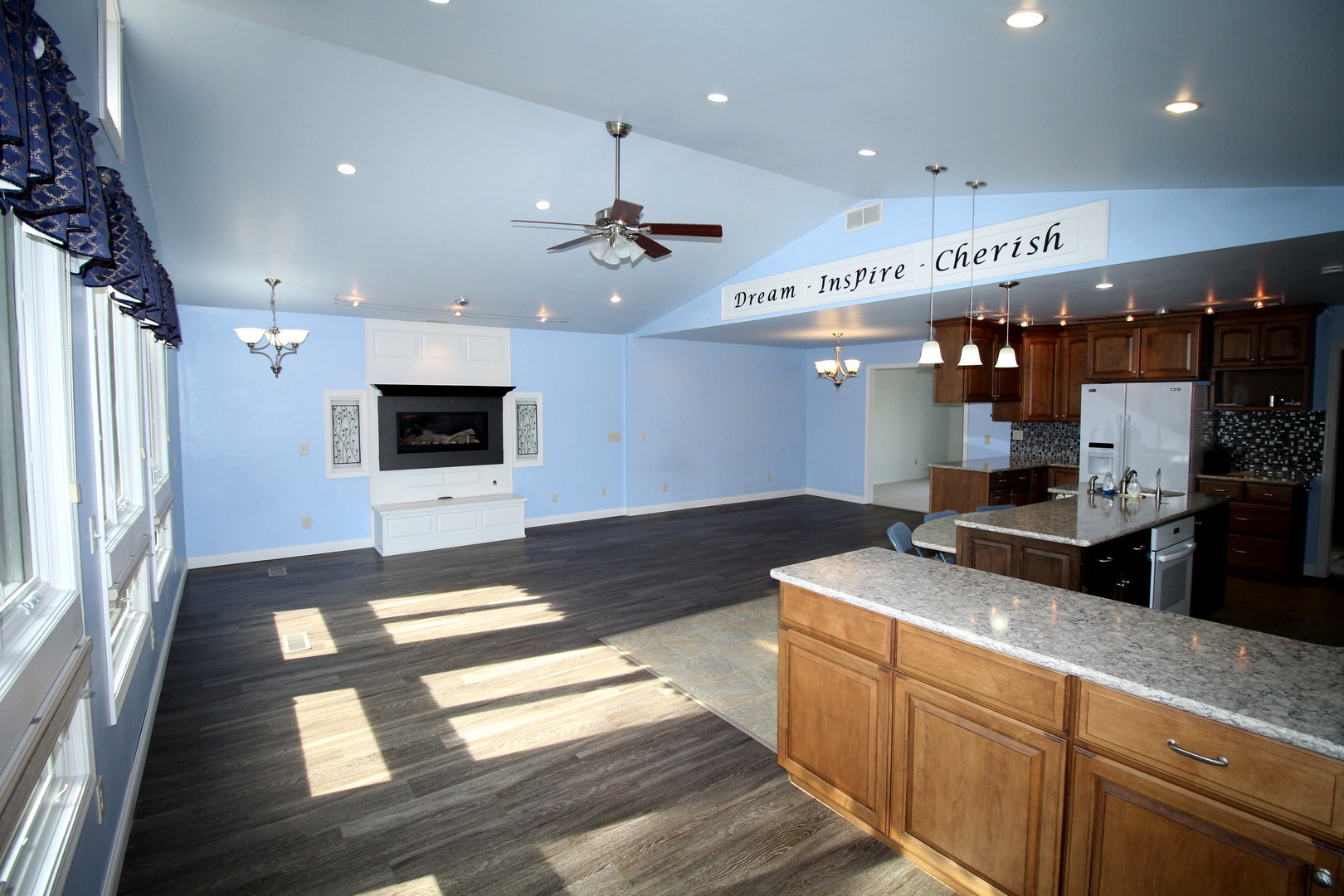 221 Mays Drive, Bloomington, IL 61701