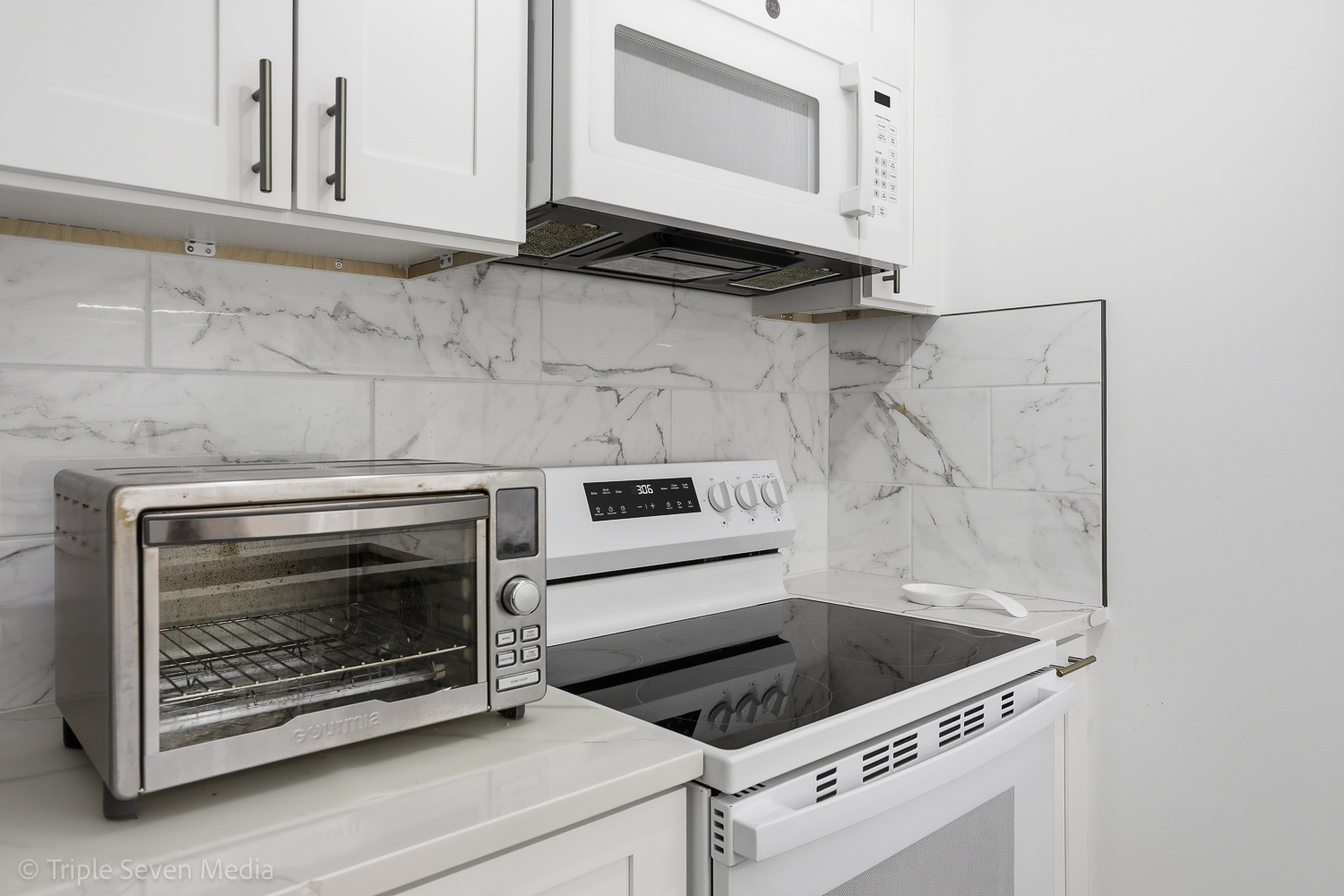 1043 S York Road #402, Bensenville, IL 60106