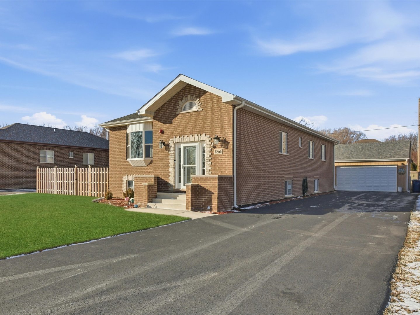 8566 S 83rd Avenue, Hickory Hills, IL 60457