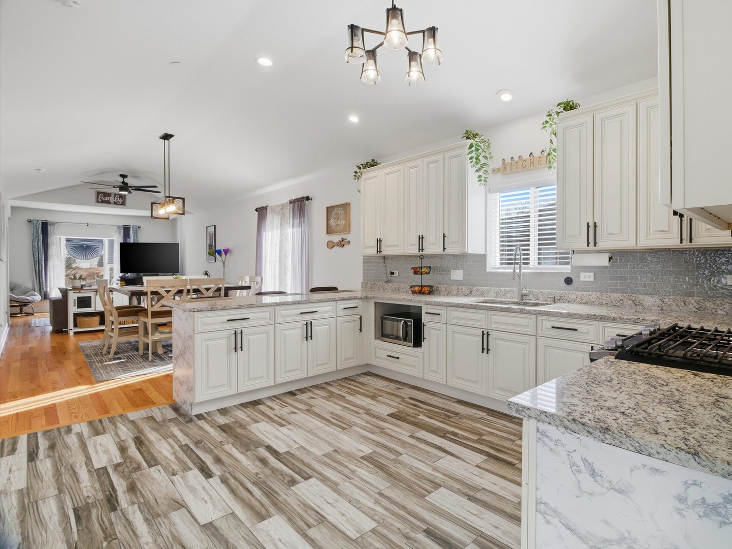 8566 S 83rd Avenue, Hickory Hills, IL 60457