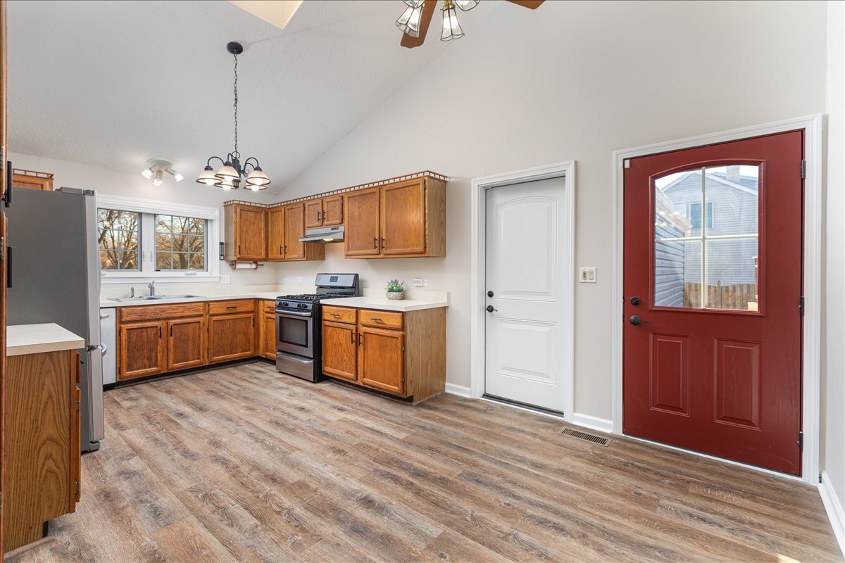 2725 Springdale Circle, Naperville, IL 60564