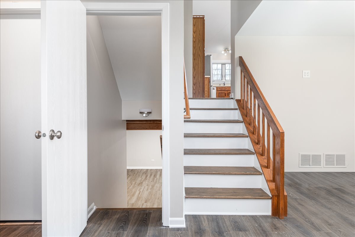 2725 Springdale Circle, Naperville, IL 60564