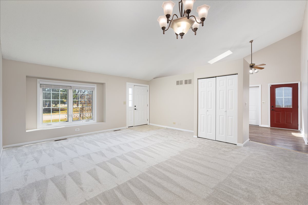 2725 Springdale Circle, Naperville, IL 60564