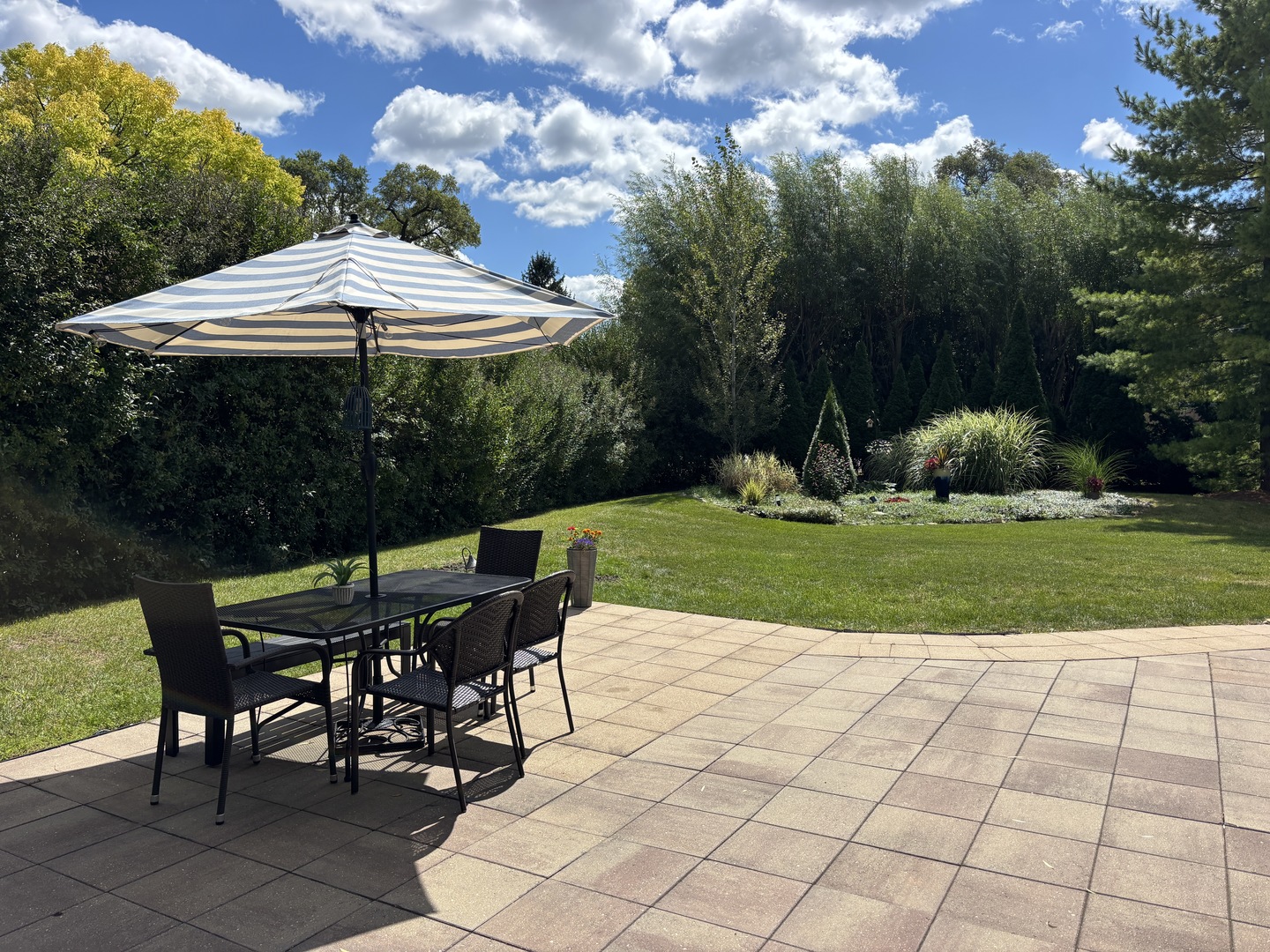 2S590 Seraph Holmes Court, Warrenville, IL 60555