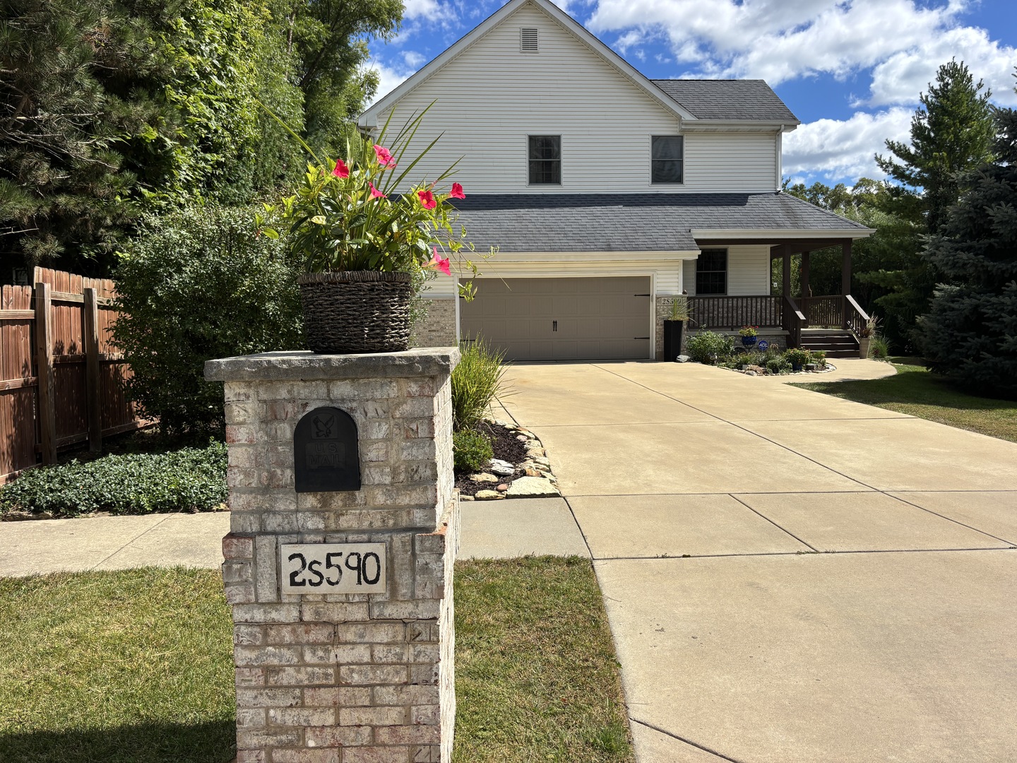 2S590 Seraph Holmes Court, Warrenville, IL 60555