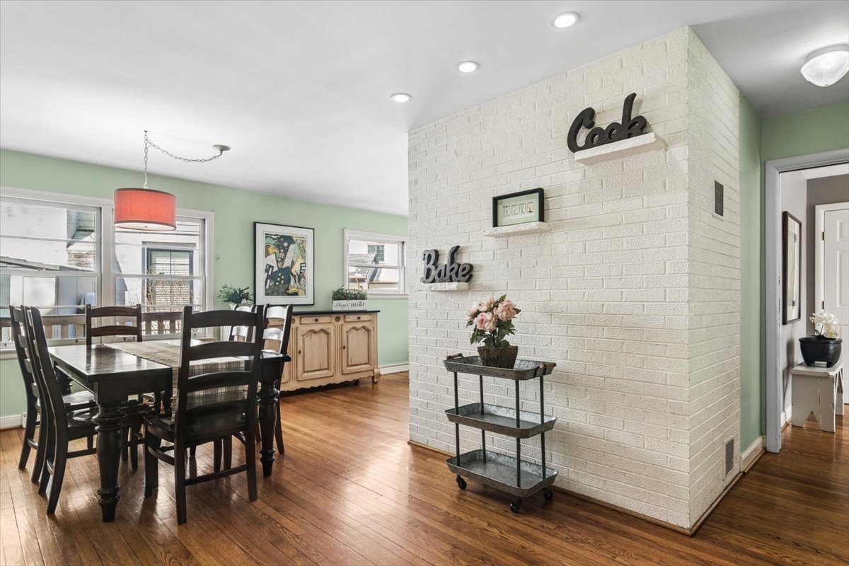 411 Pine Manor Drive, Wilmette, IL 60091