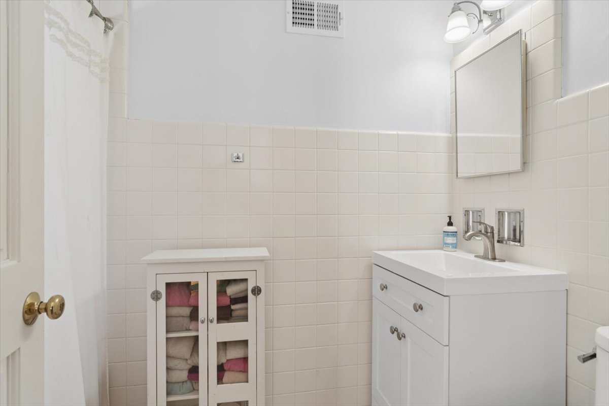 411 Pine Manor Drive, Wilmette, IL 60091