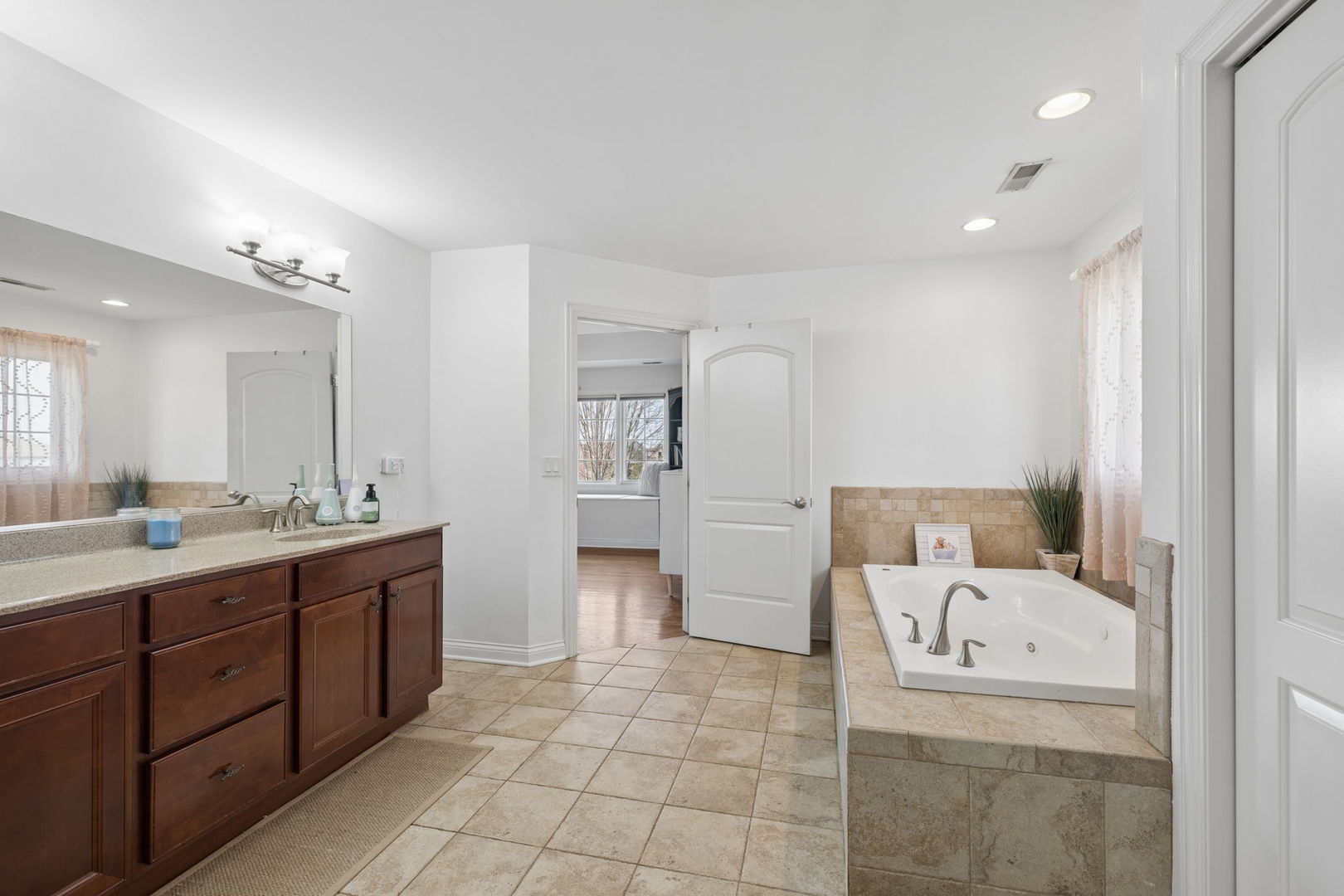 2067 Edgeview Drive, New Lenox, IL 60451