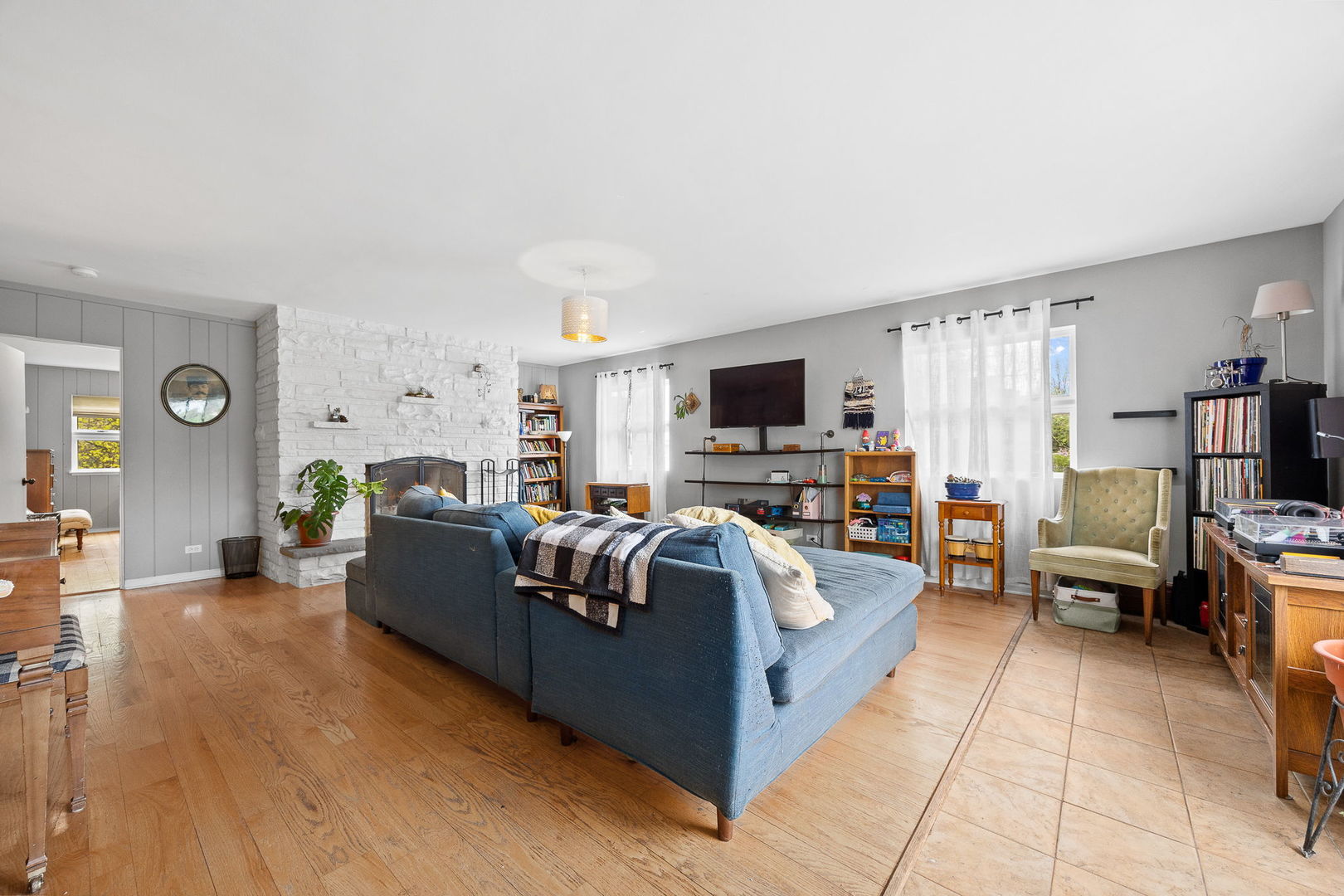 4624 Lee Avenue, Downers Grove, IL 60515