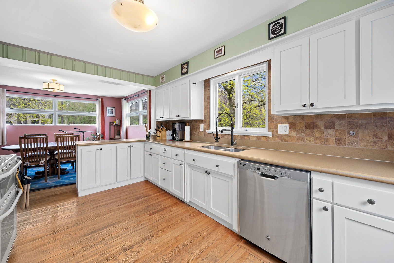 4624 Lee Avenue, Downers Grove, IL 60515