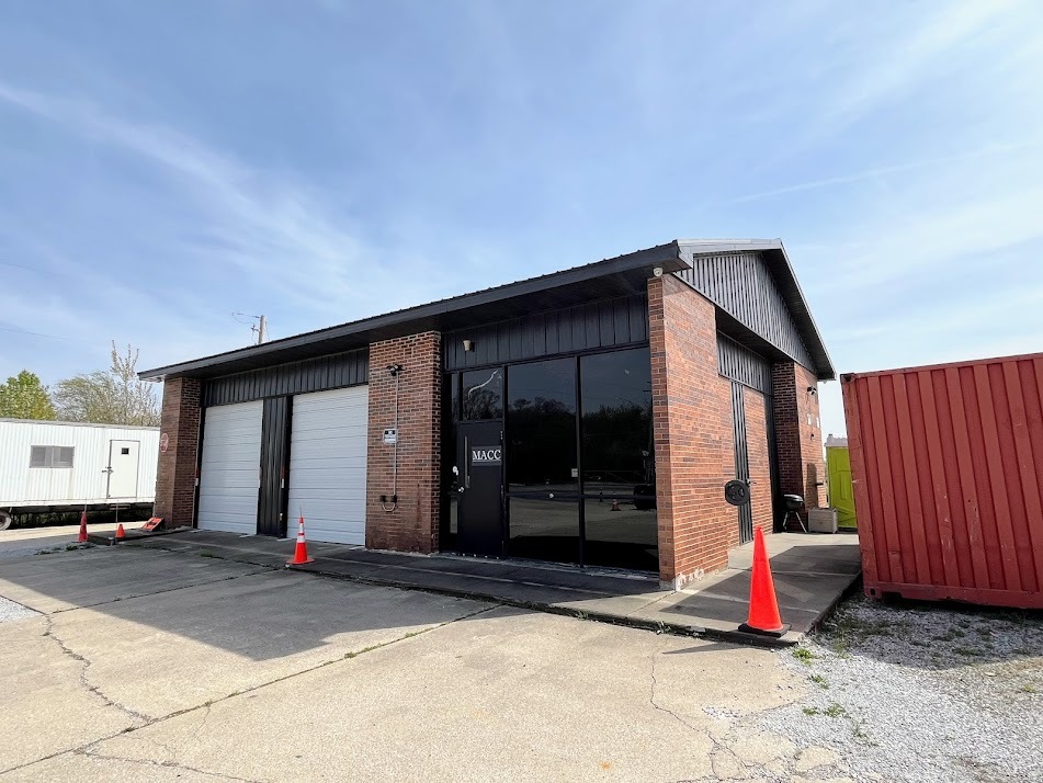 394 E Glenwood Dyer Road, Glenwood, IL 60425