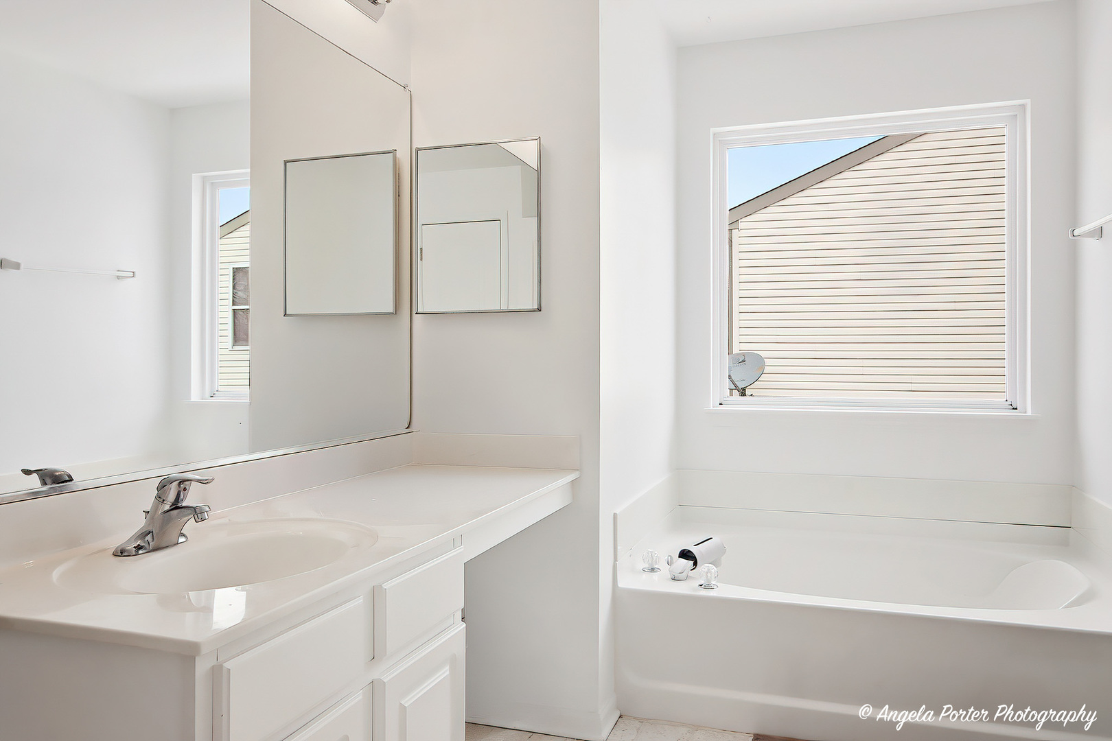 1901 Kennedy Drive, McHenry, IL 60050