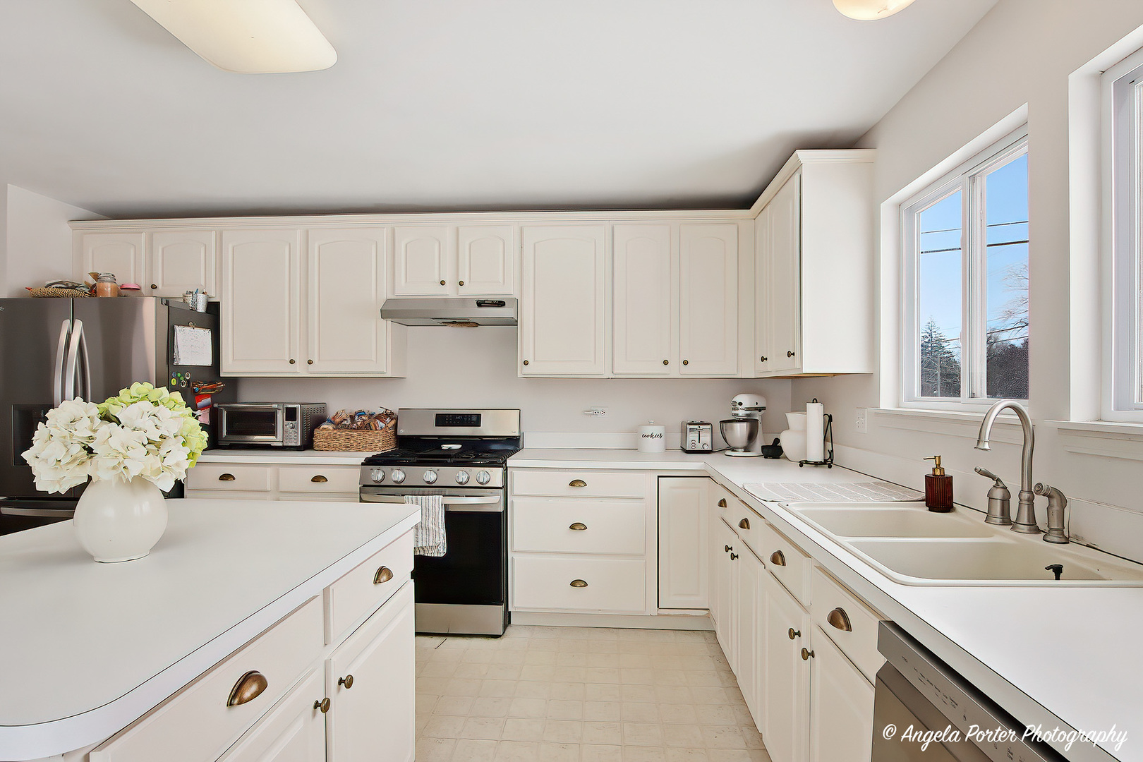 1901 Kennedy Drive, McHenry, IL 60050