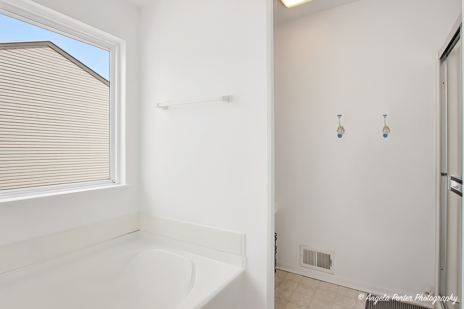 1901 Kennedy Drive, McHenry, IL 60050