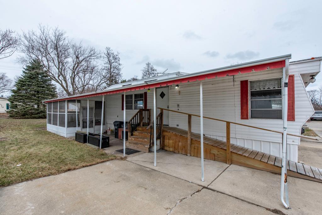 38285 N Sheridan Road #126, Beach Park, IL 60087