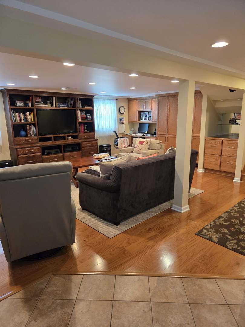 5425 W 99th Street, Oak Lawn, IL 60453