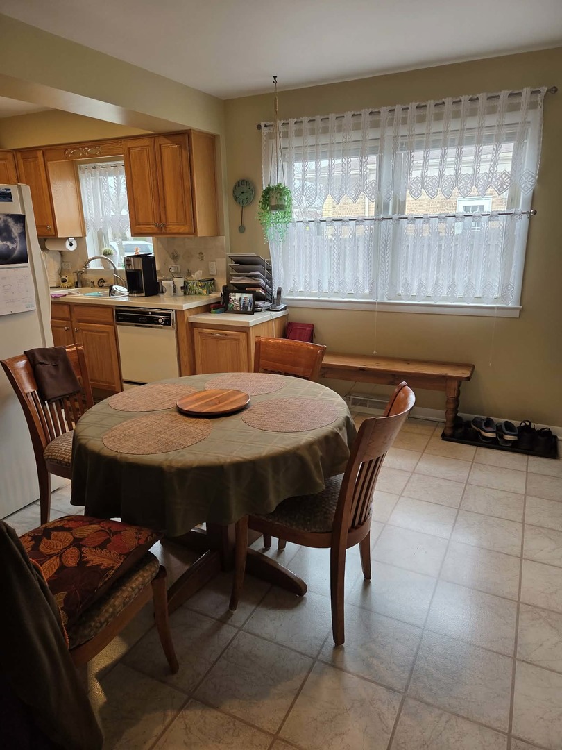 5425 W 99th Street, Oak Lawn, IL 60453