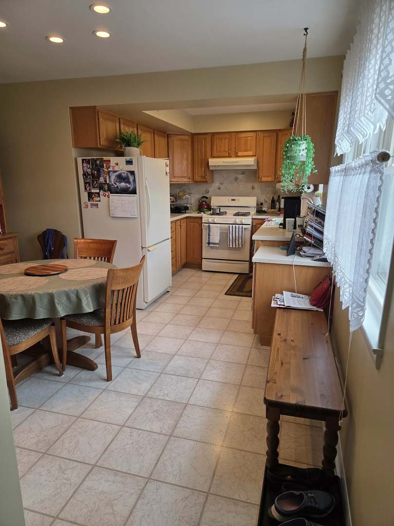 5425 W 99th Street, Oak Lawn, IL 60453