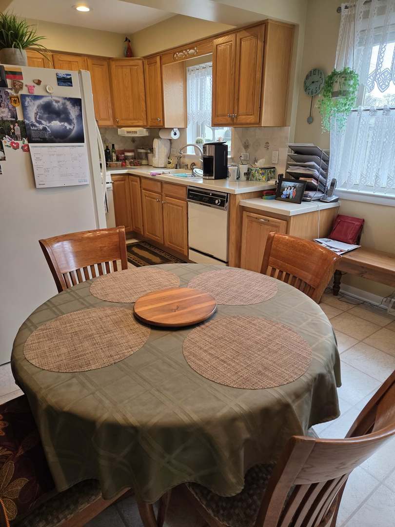 5425 W 99th Street, Oak Lawn, IL 60453