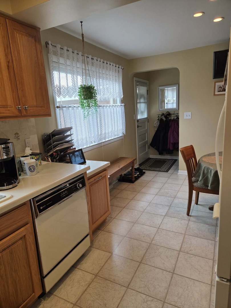 5425 W 99th Street, Oak Lawn, IL 60453