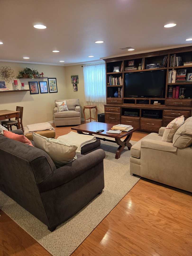 5425 W 99th Street, Oak Lawn, IL 60453